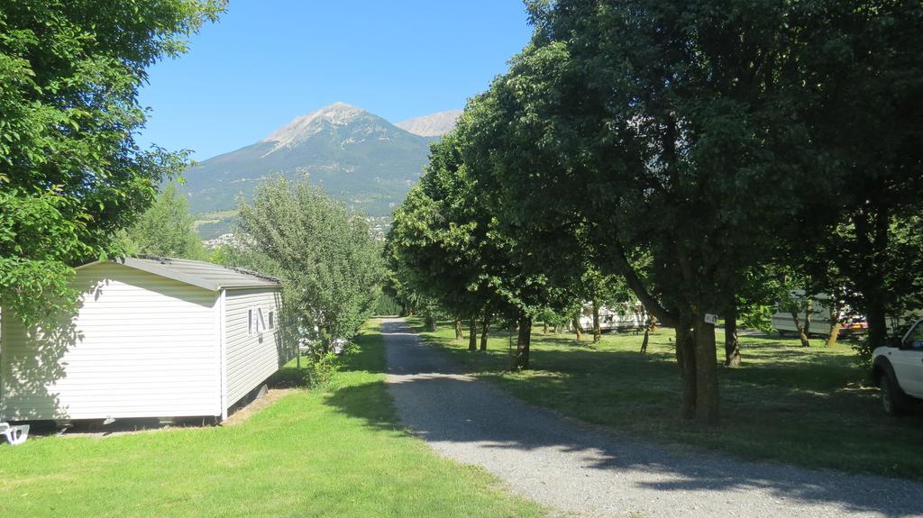 Camping La Tour Hotel Embrun Exterior foto